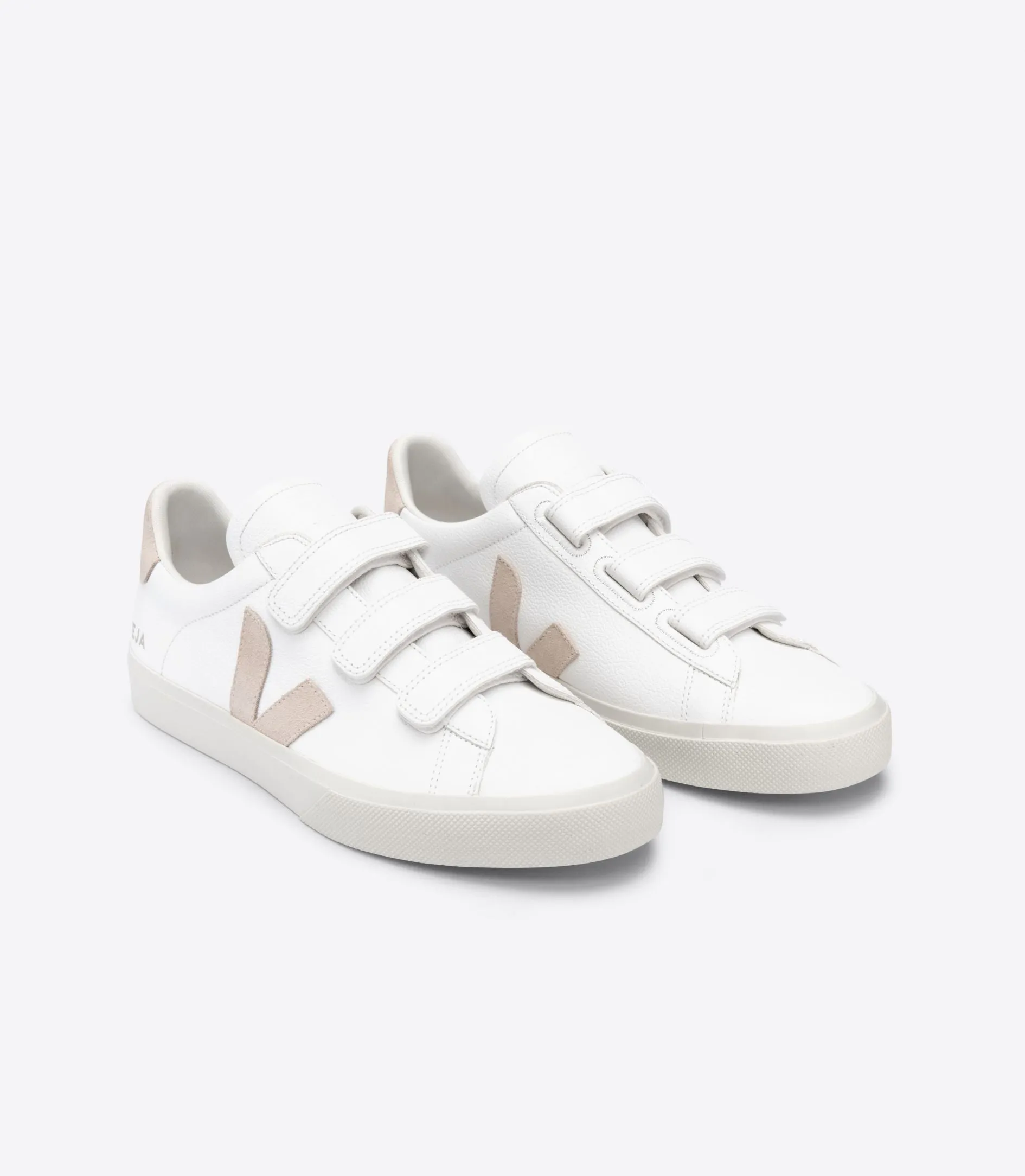 Veja - Recife Logo Chromefree Leather in Extra White Sable